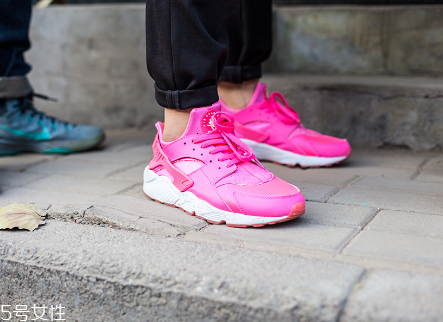 運動鞋發(fā)霉了怎么洗掉？霉斑清理要及時