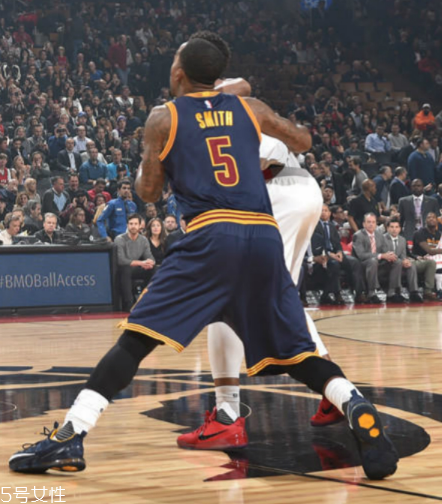 運(yùn)動(dòng)鞋放久了會(huì)壞嗎？運(yùn)動(dòng)鞋長(zhǎng)期不穿也會(huì)壞