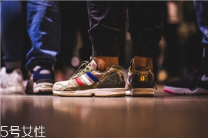 運(yùn)動鞋230是多少碼？運(yùn)動鞋選對尺碼很重要