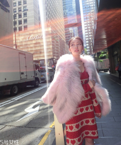 粉色外套怎么搭配？粉嫩少女系穿搭