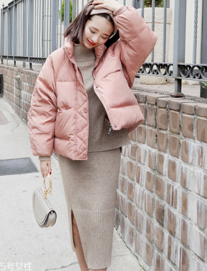 粉色外套怎么搭配？粉嫩少女系穿搭