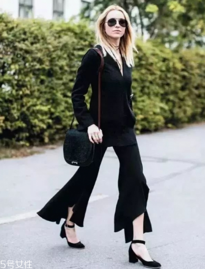 闊腿褲搭配什么毛衣？這個(gè)春天這樣穿