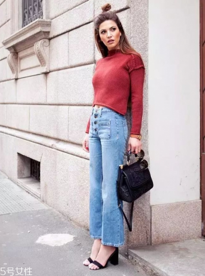 闊腿褲搭配什么毛衣？這個(gè)春天這樣穿