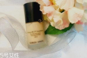 阿瑪尼粉底液脫妝嗎？4小時(shí)后要補(bǔ)妝