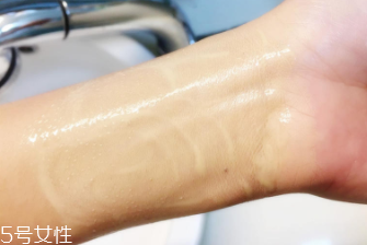 阿瑪尼粉底液脫妝嗎？4小時(shí)后要補(bǔ)妝