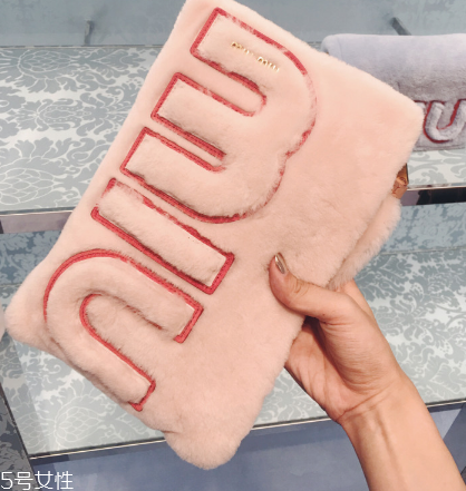 miumiu是什么旗下的？明星偏偏鐘愛它