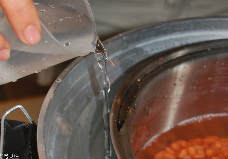 煮紅豆湯紅豆提前泡多久 4種鍋煮出4種口感 煮紅豆湯紅豆提前泡多久 4種鍋煮出4種口感