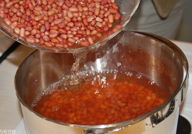 煮紅豆湯紅豆提前泡多久 4種鍋煮出4種口感 煮紅豆湯紅豆提前泡多久 4種鍋煮出4種口感