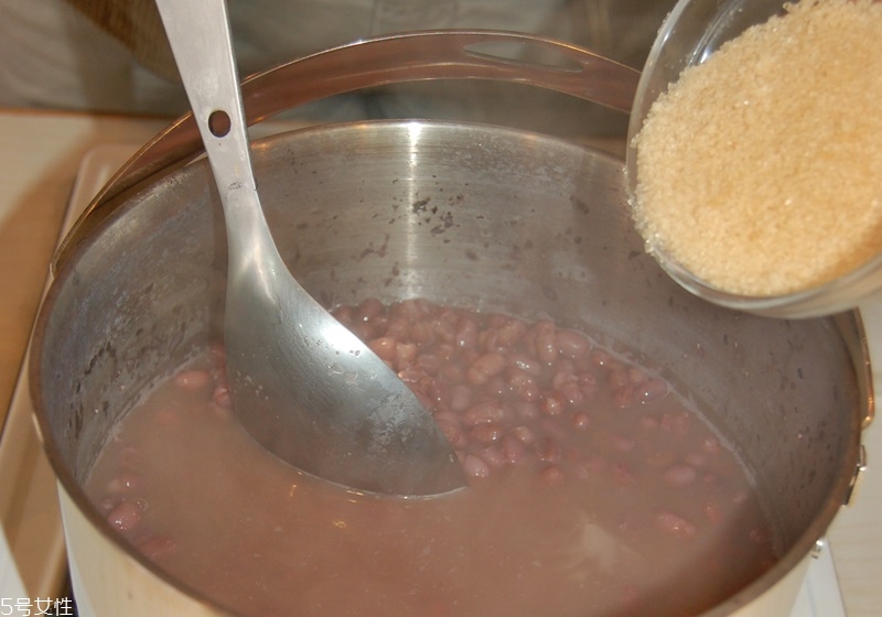 煮紅豆湯紅豆提前泡多久 4種鍋煮出4種口感 煮紅豆湯紅豆提前泡多久 4種鍋煮出4種口感