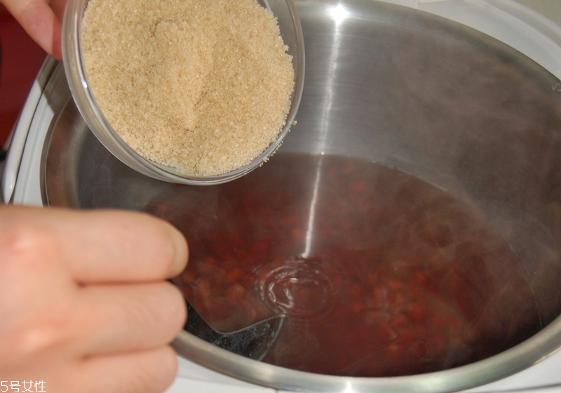 煮紅豆湯紅豆提前泡多久 4種鍋煮出4種口感 煮紅豆湯紅豆提前泡多久 4種鍋煮出4種口感