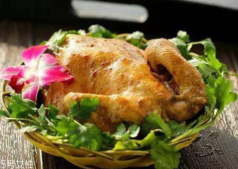 鹽焗雞用什么鹽 鹽焗類(lèi)菜肴最好選用粗鹽 鹽焗雞用什么鹽 鹽焗類(lèi)菜肴最好選用粗鹽