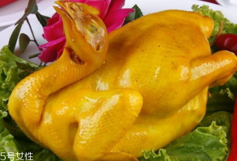 鹽焗雞用什么鹽 鹽焗類(lèi)菜肴最好選用粗鹽 鹽焗雞用什么鹽 鹽焗類(lèi)菜肴最好選用粗鹽