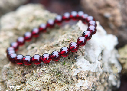 石榴石手鏈一般多少錢？品相越好價(jià)格越高