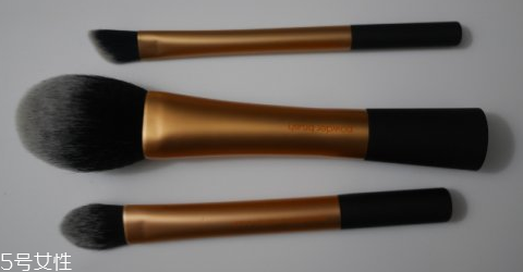 散粉刷什么毛的材質(zhì)好 散粉刷這樣蘸取散粉 散粉刷什么毛的材質(zhì)好 散粉刷這樣蘸取散粉