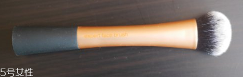 散粉刷什么毛的材質(zhì)好 散粉刷這樣蘸取散粉 散粉刷什么毛的材質(zhì)好 散粉刷這樣蘸取散粉