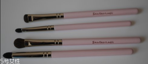 散粉刷什么毛的材質(zhì)好 散粉刷這樣蘸取散粉 散粉刷什么毛的材質(zhì)好 散粉刷這樣蘸取散粉