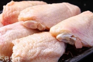 雞翅可以熱水解凍嗎 解凍技巧 雞翅可以熱水解凍嗎 解凍技巧