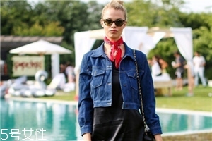 牛仔上衣配什么褲子好看？這個(gè)春天酷到爆