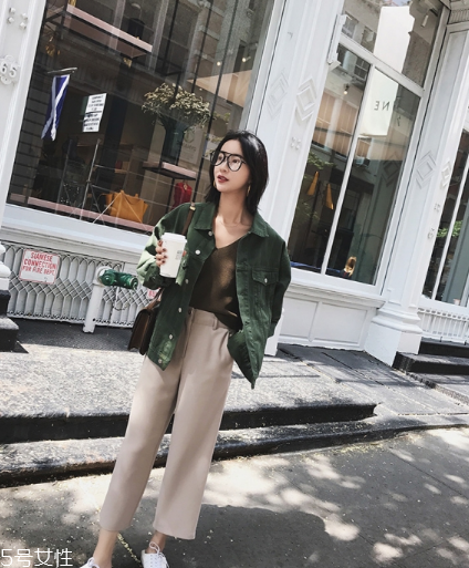 牛仔上衣配什么褲子好看？這個(gè)春天酷到爆