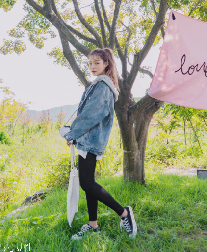 牛仔上衣配什么褲子好看？這個(gè)春天酷到爆