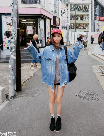 牛仔上衣配什么褲子好看？這個(gè)春天酷到爆