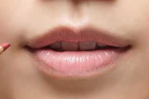 口紅怎么涂不會(huì)掉？唇妝固色三步走