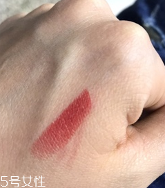 露華濃黑管口紅怎么樣？4種質(zhì)地全試色