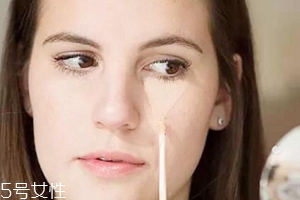 單色遮瑕和多色遮瑕哪個(gè)好？斑點(diǎn)少用單色遮瑕