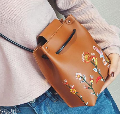 迷你包包什么款式好看？時髦精都在拎它