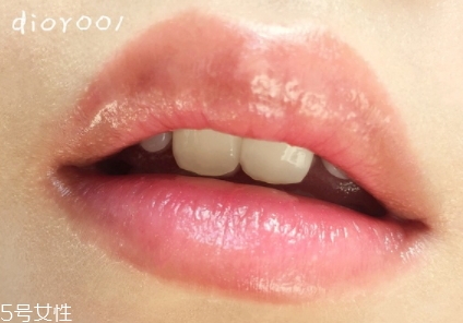 迪奧變色唇膏001和004哪個好看_試色對比 迪奧變色唇膏001和004哪個好看_試色對比