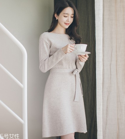 紅色針織連衣裙怎么搭配？氣質(zhì)女神就是你