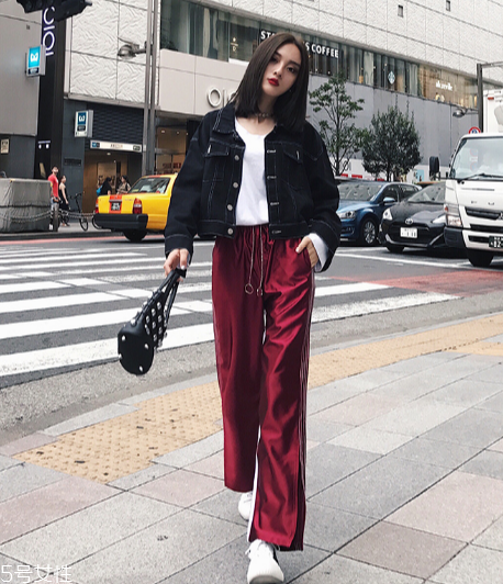 闊腿褲上面穿什么衣服？這樣搭配不會(huì)出錯(cuò)