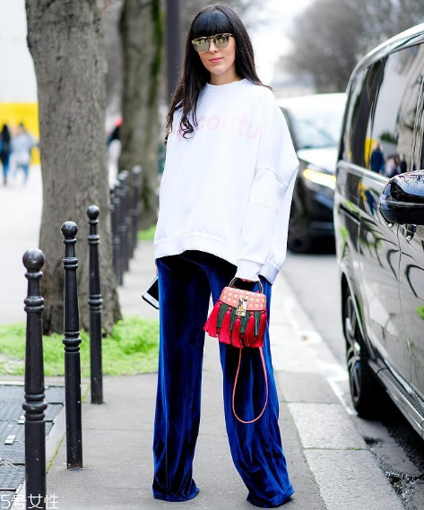 闊腿褲上面穿什么衣服？這樣搭配不會(huì)出錯(cuò)