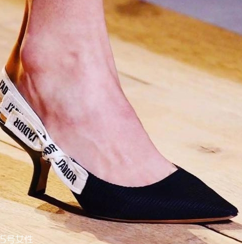 dior高跟鞋多少錢？演繹法式優(yōu)雅