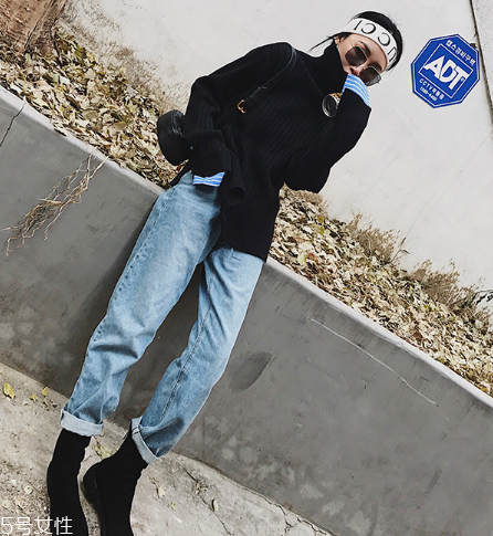 牛仔褲燙了個(gè)洞怎么辦？巧妙修補(bǔ)換新裝