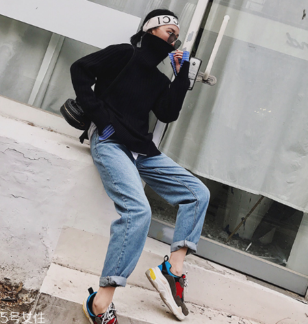 牛仔褲燙了個(gè)洞怎么辦？巧妙修補(bǔ)換新裝