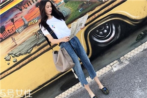 牛仔褲用熱水還是冷水洗？熱水洗會(huì)縮水嚴(yán)重