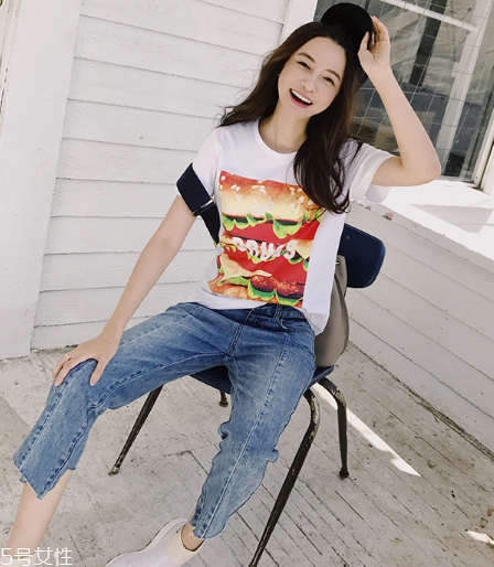 牛仔褲用熱水還是冷水洗？熱水洗會(huì)縮水嚴(yán)重