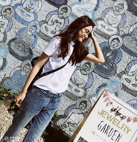 牛仔褲用熱水還是冷水洗？熱水洗會(huì)縮水嚴(yán)重