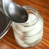 皮蛋和咸鴨蛋的區(qū)別 在家腌制好簡單 皮蛋和咸鴨蛋的區(qū)別 在家腌制好簡單