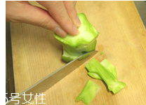 花椰菜怎么切？把整莖切掉最好炒