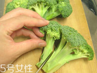 花椰菜怎么切？把整莖切掉最好炒