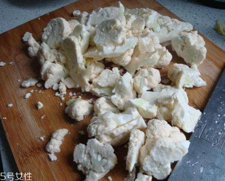 花椰菜怎么切？把整莖切掉最好炒