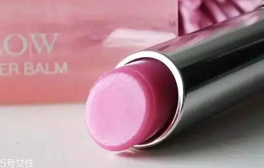 迪奧999適合媽媽用嗎 給媽媽選購口紅的辦法 迪奧999適合媽媽用嗎 給媽媽選購口紅的辦法