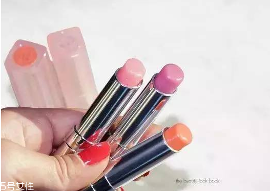 迪奧999適合媽媽用嗎 給媽媽選購口紅的辦法 迪奧999適合媽媽用嗎 給媽媽選購口紅的辦法