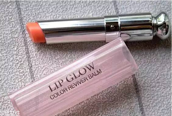 迪奧999適合媽媽用嗎 給媽媽選購口紅的辦法 迪奧999適合媽媽用嗎 給媽媽選購口紅的辦法