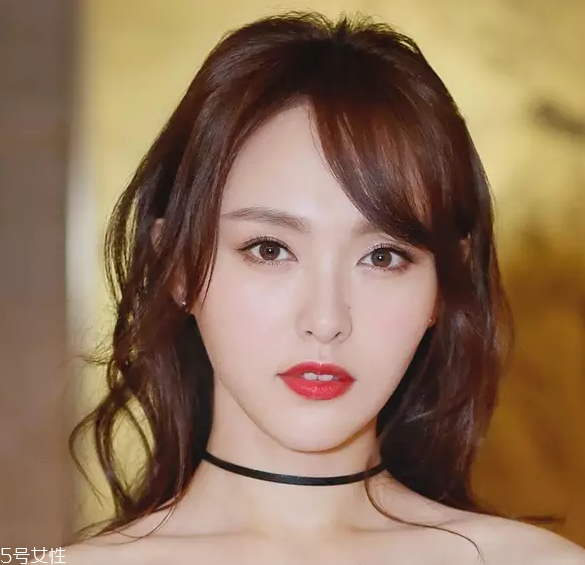 寬額頭適合什么劉海？2018額頭寬劉海圖片