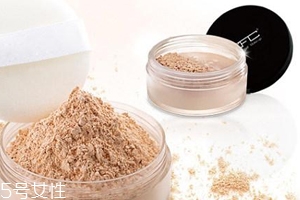 定妝粉用多了會(huì)怎么樣？妝效厚重不透氣