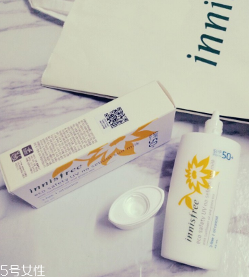 悅詩風(fēng)吟自然關(guān)愛控油防曬乳怎么樣 控油輕薄 悅詩風(fēng)吟自然關(guān)愛控油防曬乳怎么樣 控油輕薄