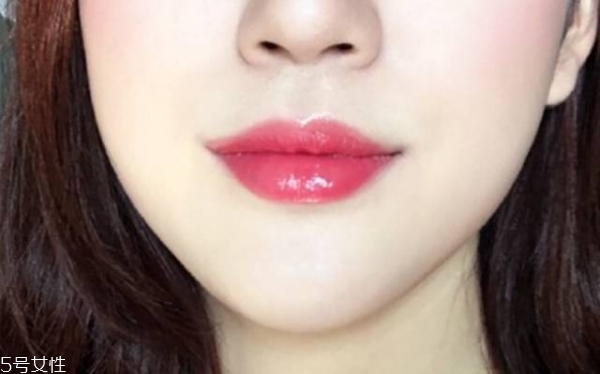 第一次買(mǎi)口紅買(mǎi)什么牌子 給你最靚麗的裝扮 第一次買(mǎi)口紅買(mǎi)什么牌子 給你最靚麗的裝扮